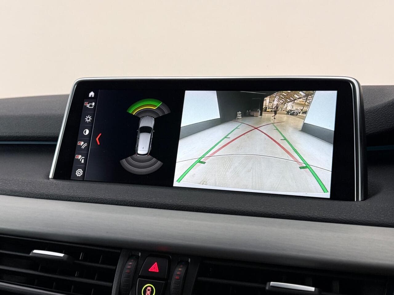 BMW X5 thumbnail Infotainment System