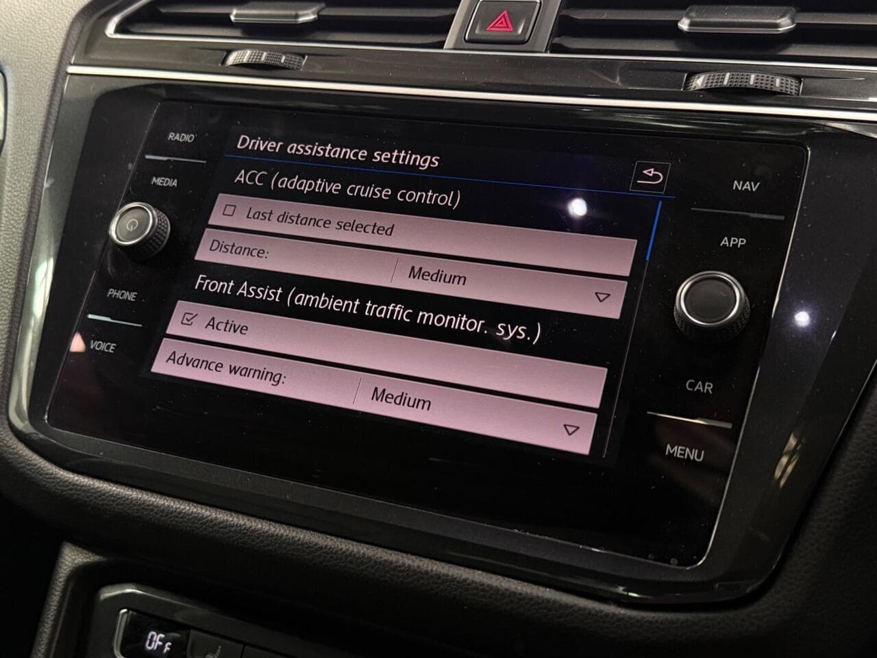 Volkswagen Tiguan thumbnail Infotainment System
