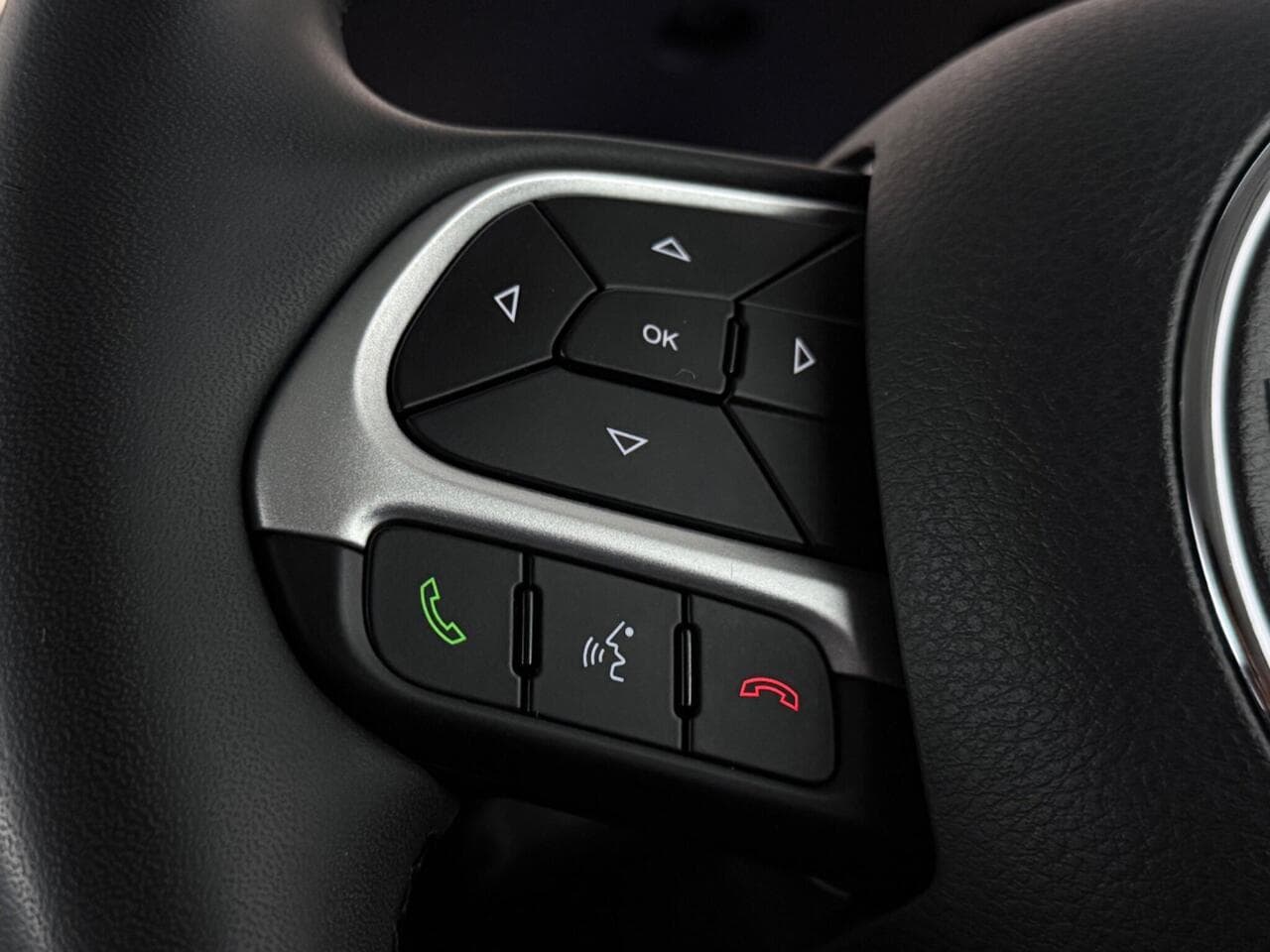 Jeep Renegade thumbnail Misc Controls