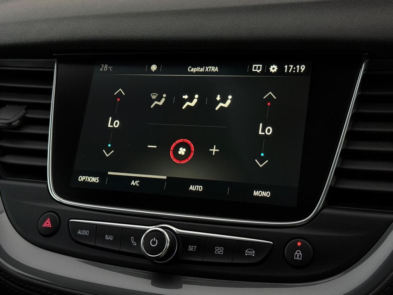 Vauxhall Grandland X thumbnail Infotainment System