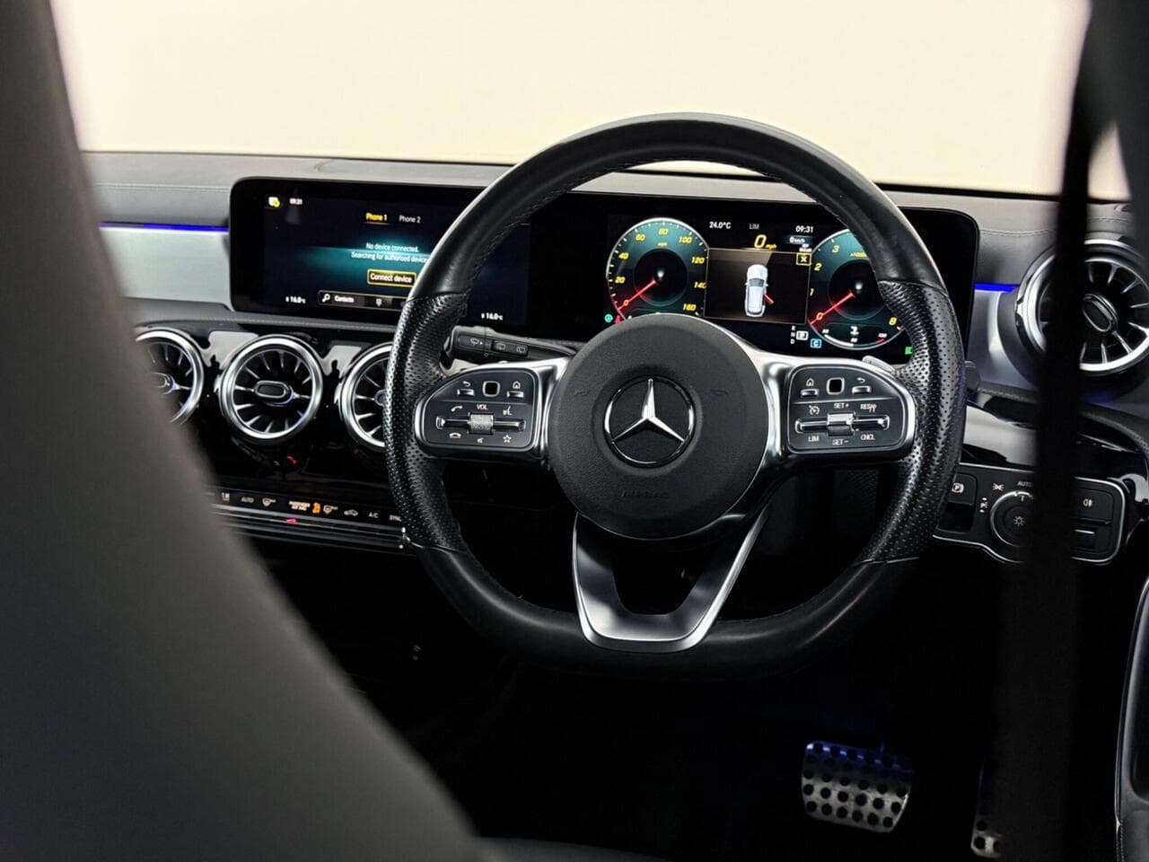 Mercedes-Benz CLA thumbnail Steering Wheel