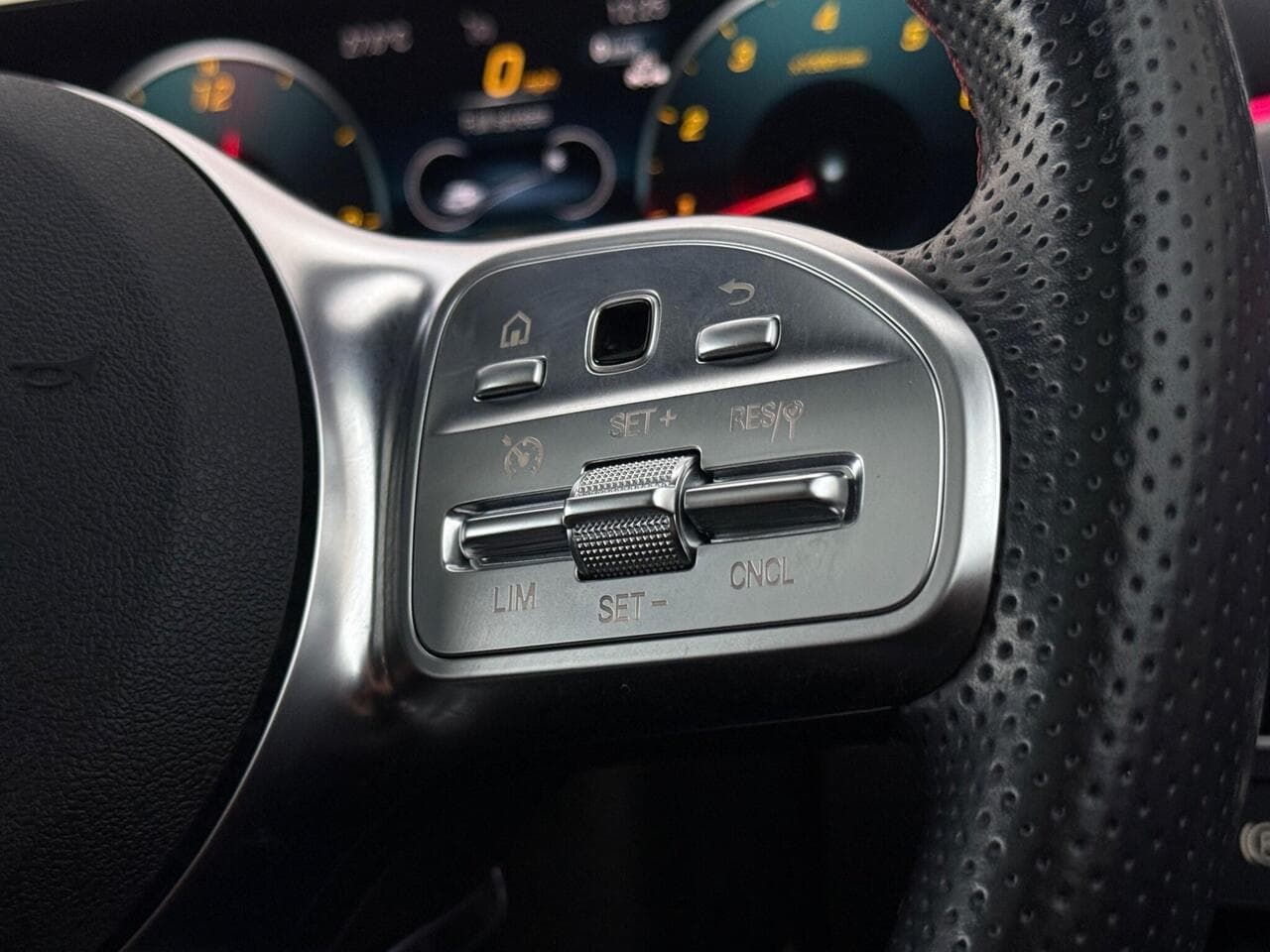 Mercedes-Benz CLA thumbnail Misc Controls