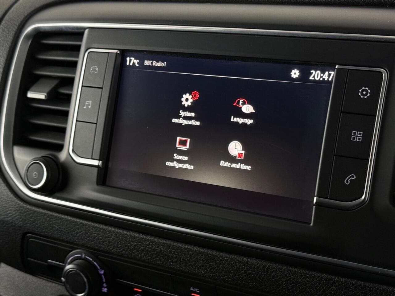 Vauxhall Vivaro thumbnail Infotainment System