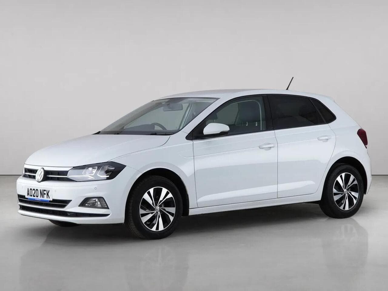Volkswagen Polo thumbnail Front Left