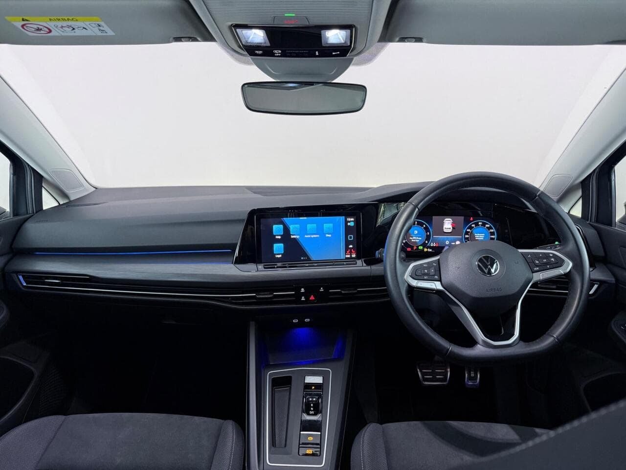 Volkswagen Golf thumbnail Interior Front