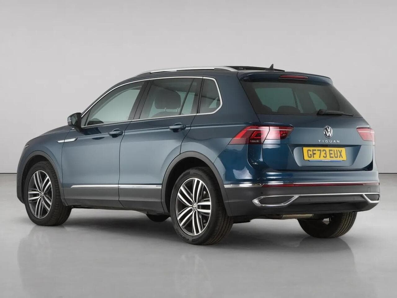 Volkswagen Tiguan thumbnail Rear Left
