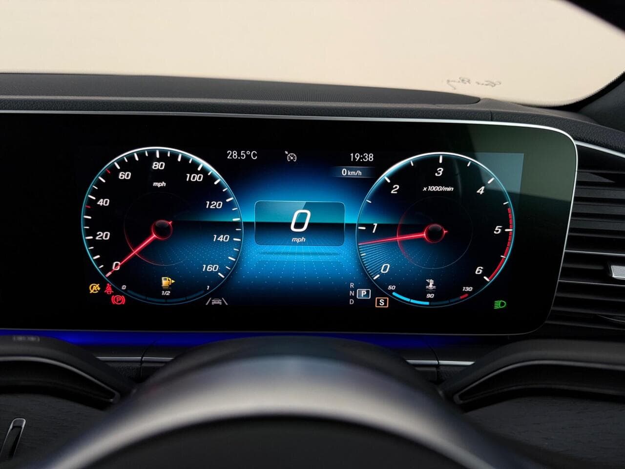 Mercedes-Benz GLE thumbnail Driver Instruments
