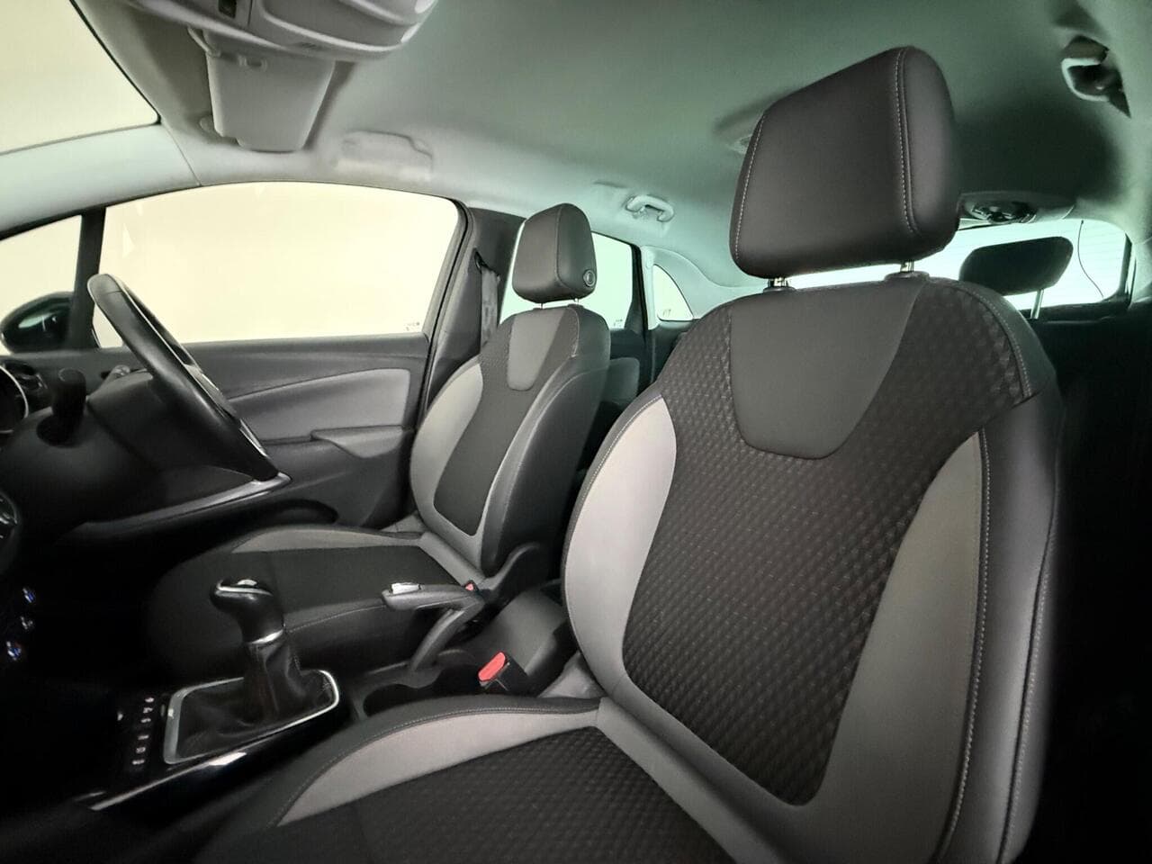 Vauxhall Crossland X thumbnail Seat Front Passenger