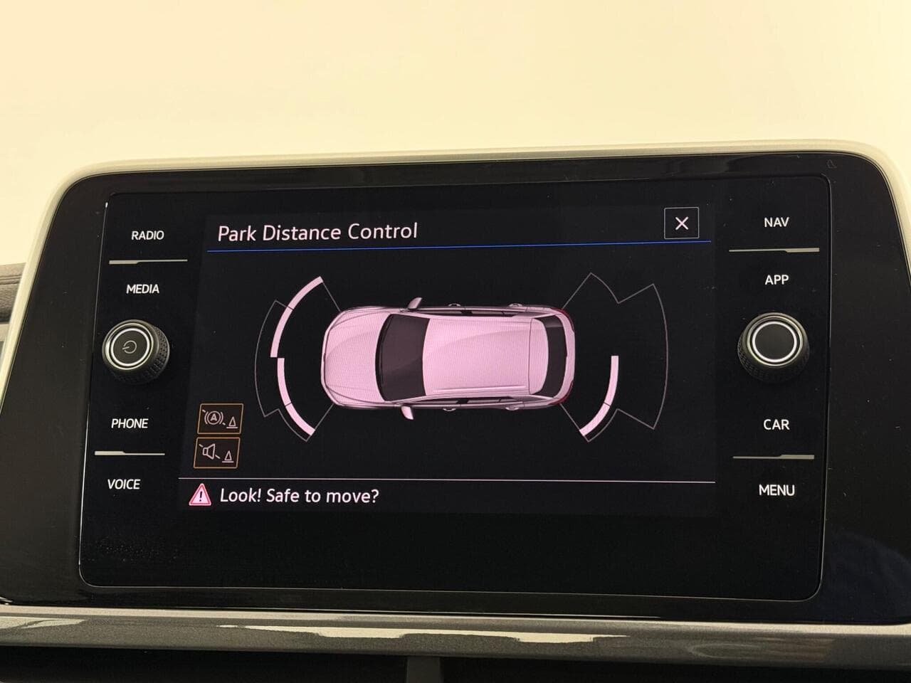Volkswagen T-Roc thumbnail Infotainment System