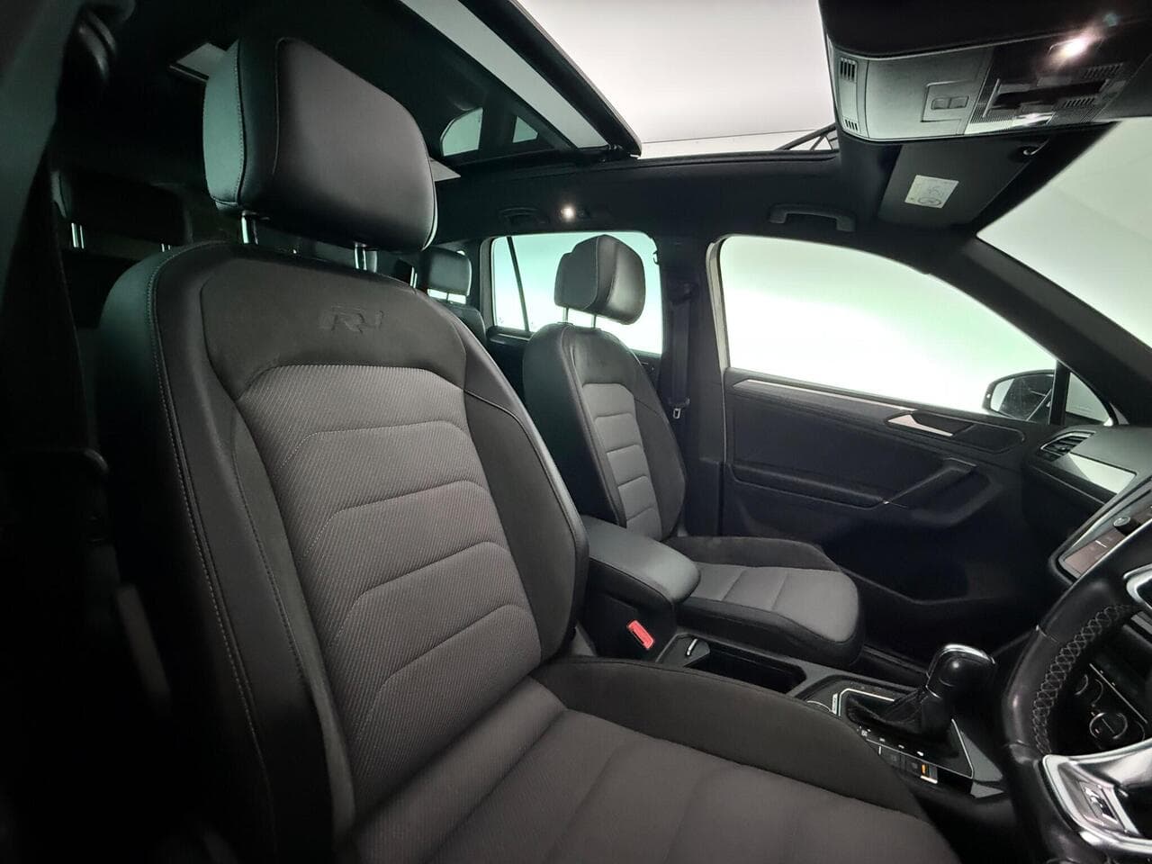 Volkswagen Tiguan thumbnail Seat Driver