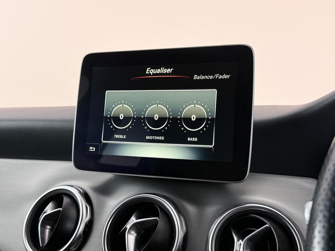 Mercedes-Benz GLA thumbnail Infotainment System