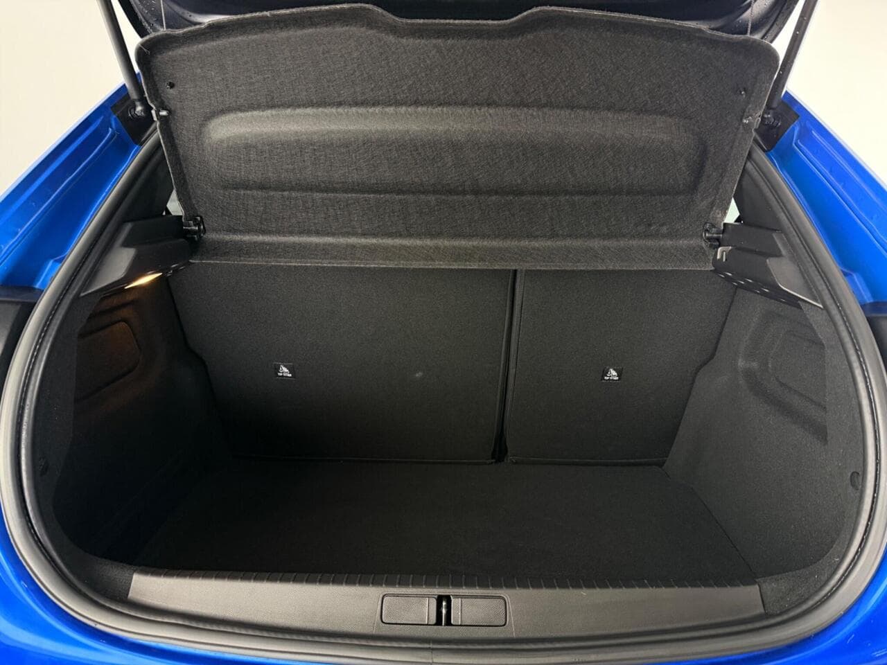Peugeot 208 thumbnail Boot
