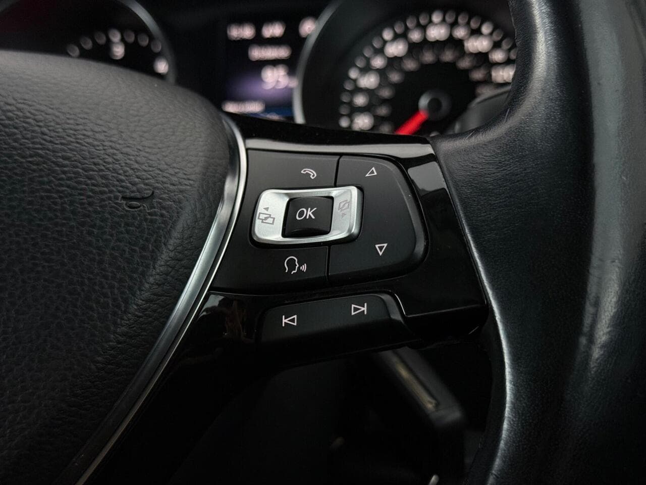 Volkswagen Tiguan Allspace thumbnail Misc Controls