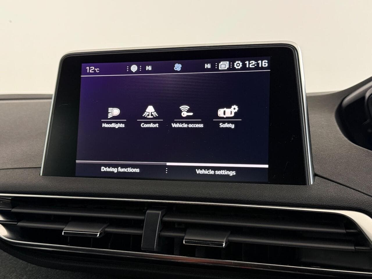 Peugeot 3008 thumbnail Infotainment System