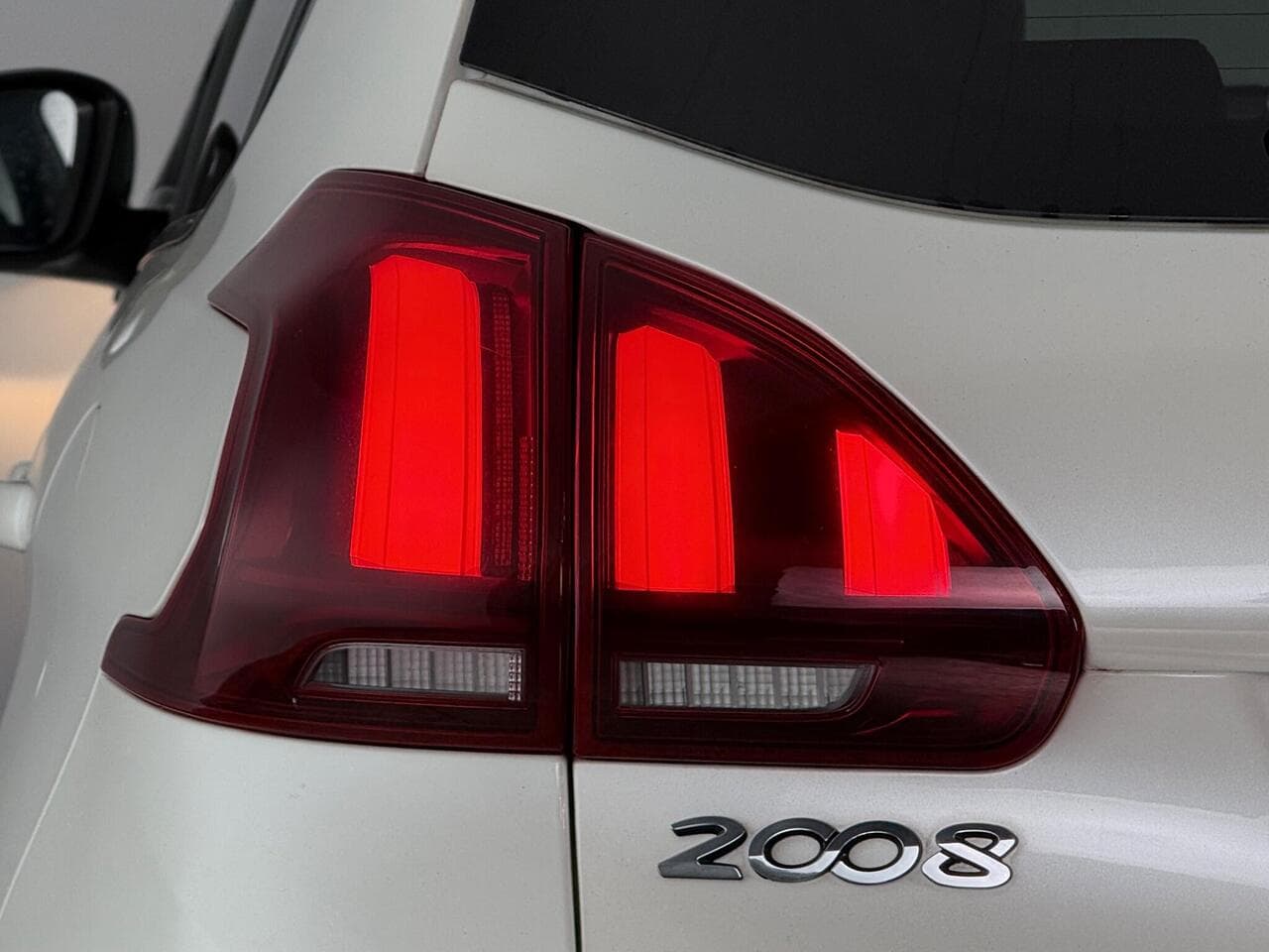 Peugeot 2008 thumbnail Lights Rear