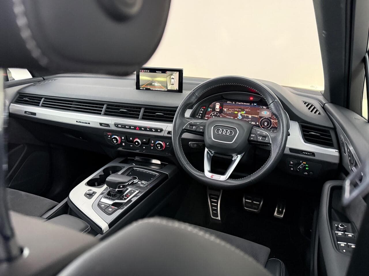 Audi Q7 thumbnail Interior Front