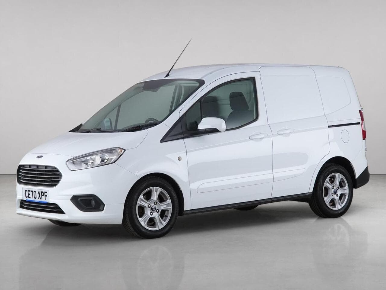 Ford Transit Courier thumbnail Front Left