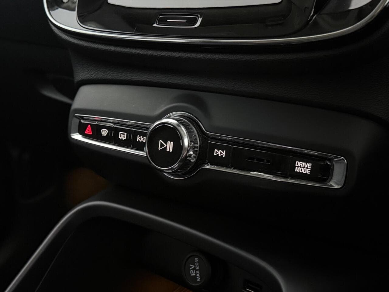 Volvo XC40 thumbnail Misc Controls