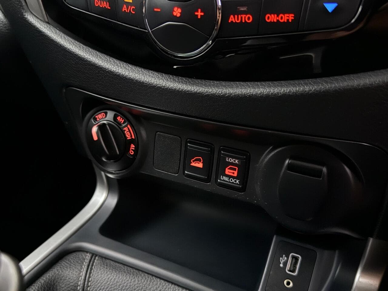 Nissan Navara thumbnail Misc Controls