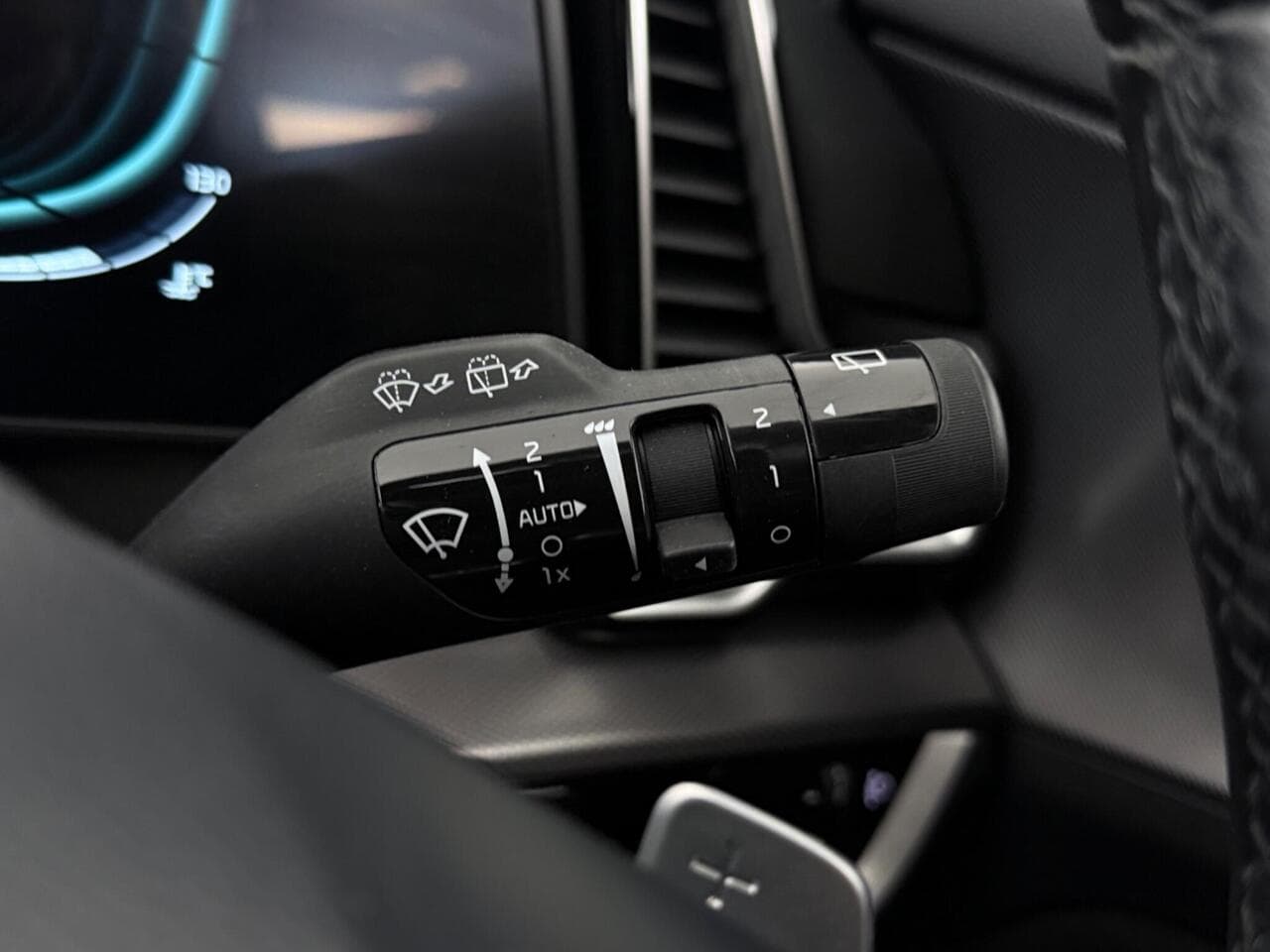 Kia Sportage thumbnail Misc Controls