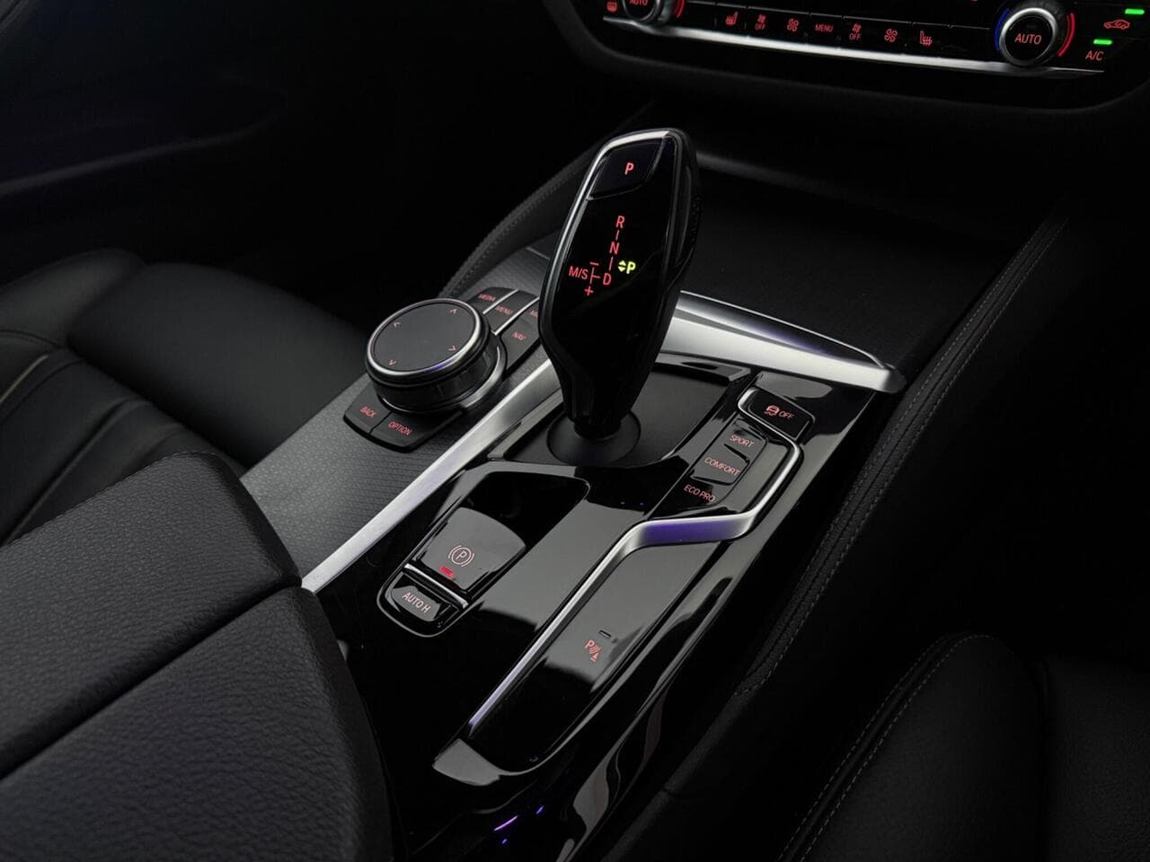 BMW 5 Series thumbnail Interior Front