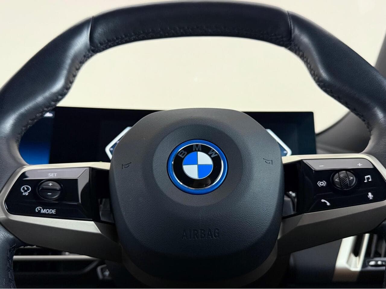 BMW iX thumbnail Steering Wheel
