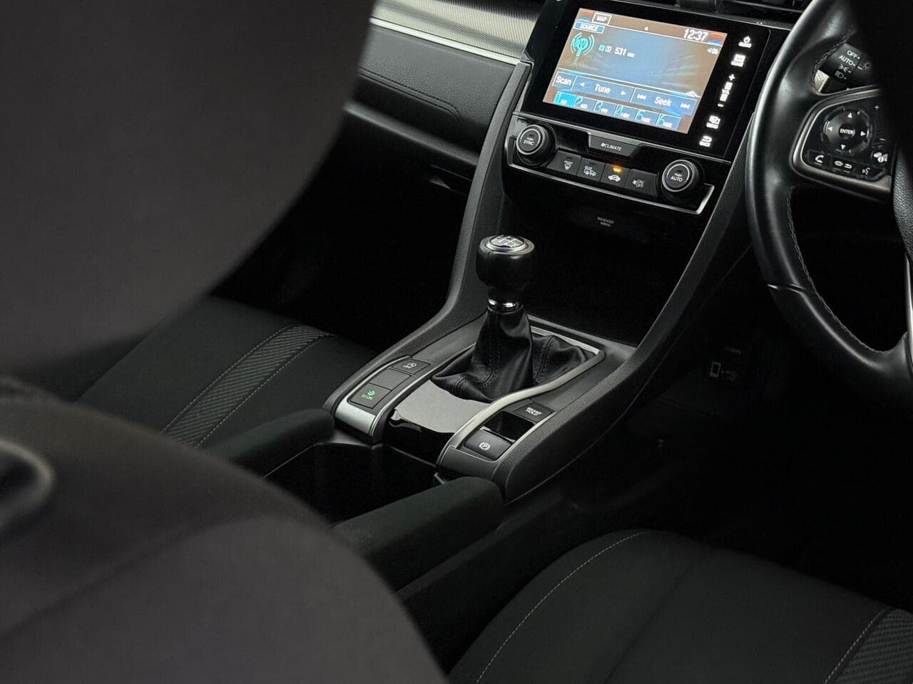 Honda Civic thumbnail Interior Front
