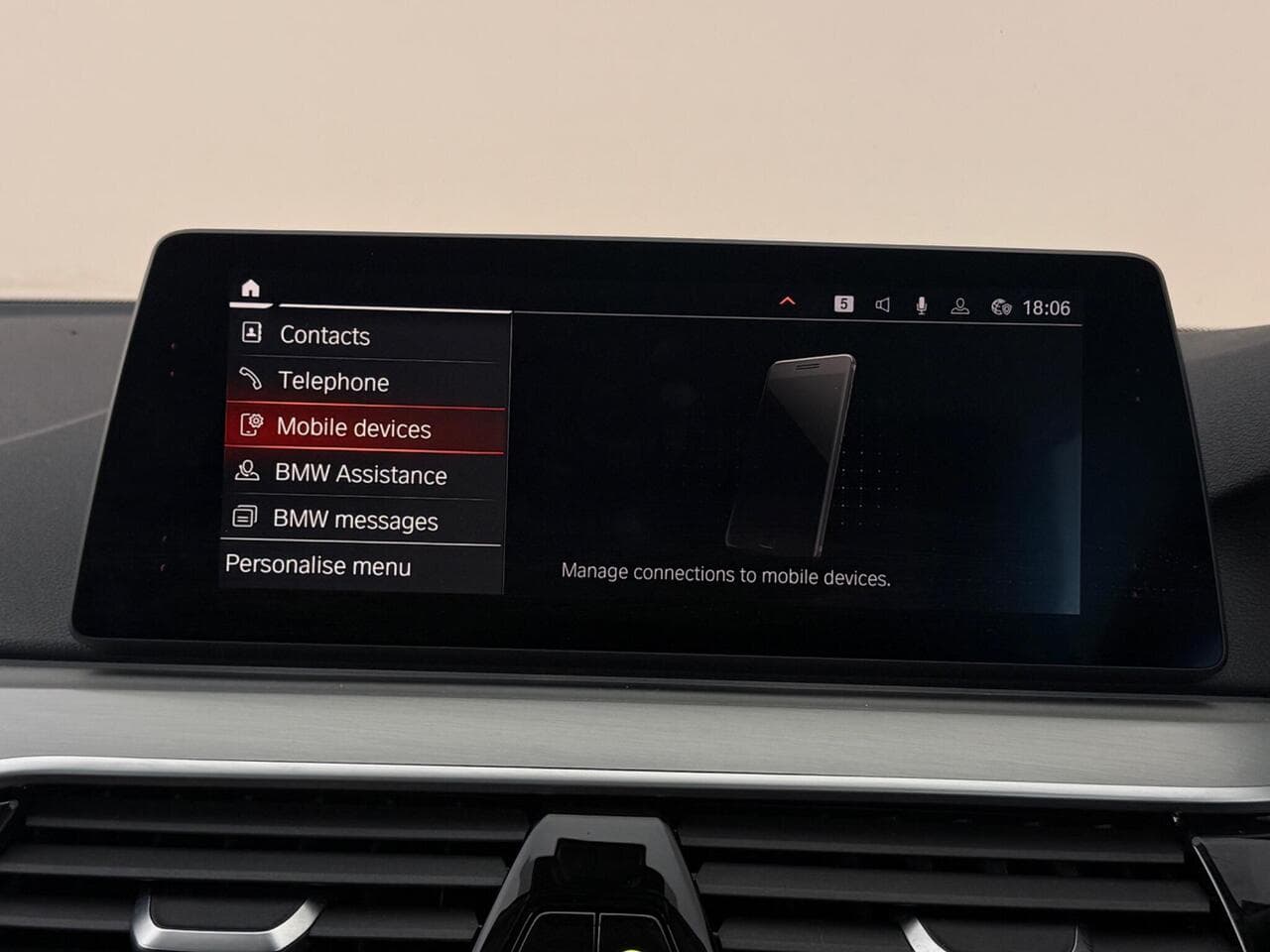 BMW 5 Series thumbnail Infotainment System