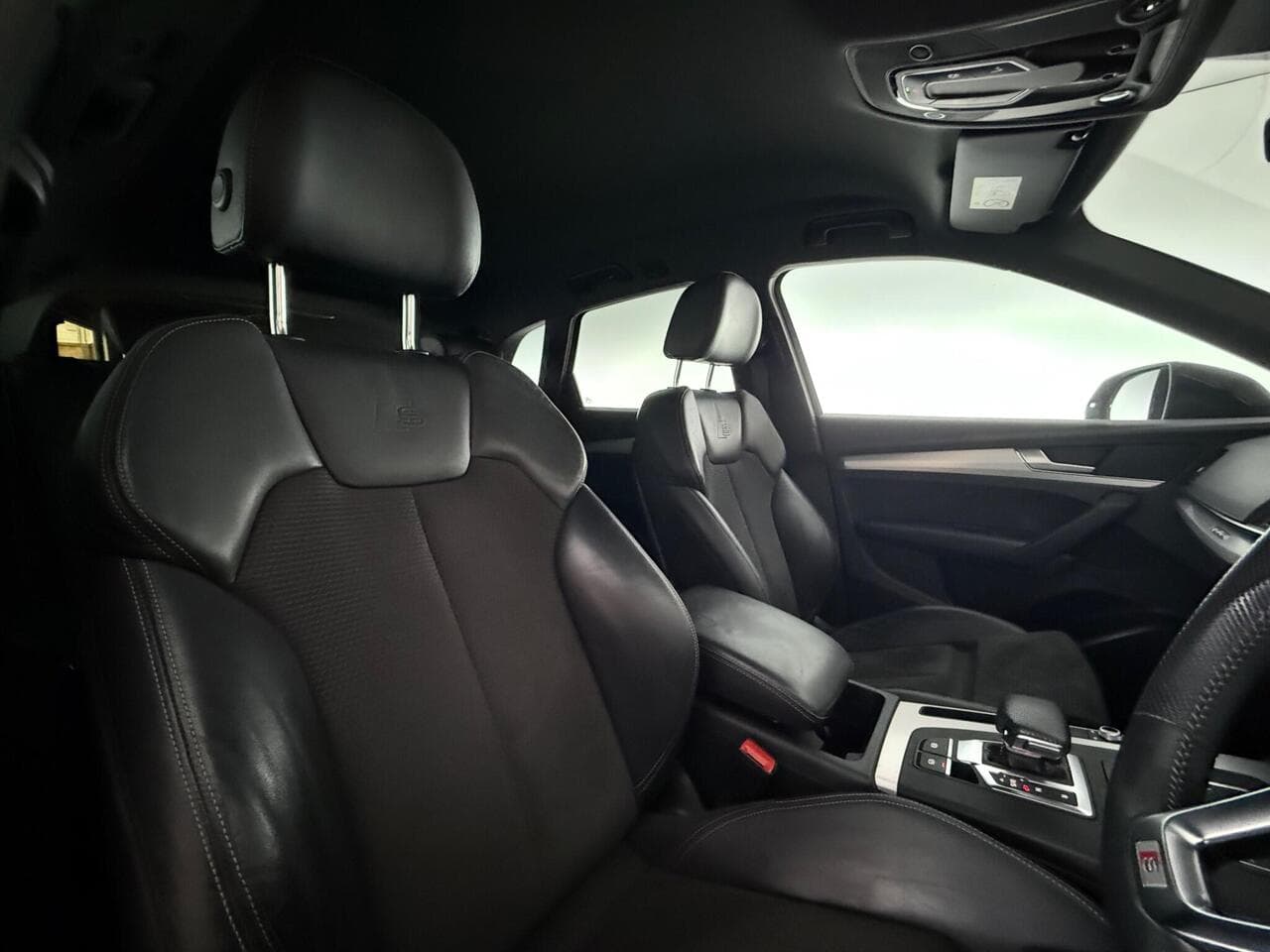 Audi Q5 thumbnail Seat Driver