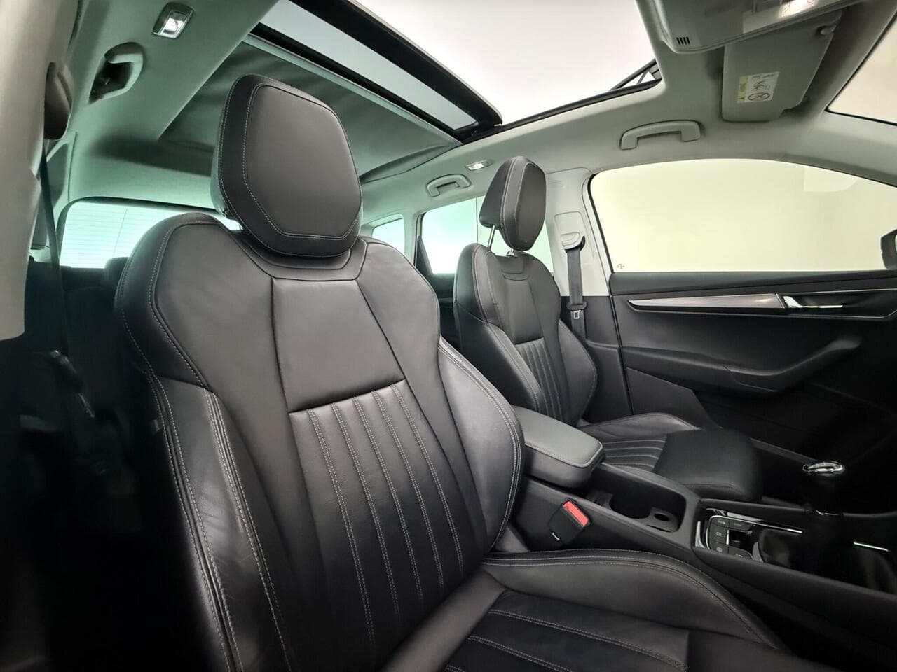 Skoda Karoq thumbnail Seat Driver