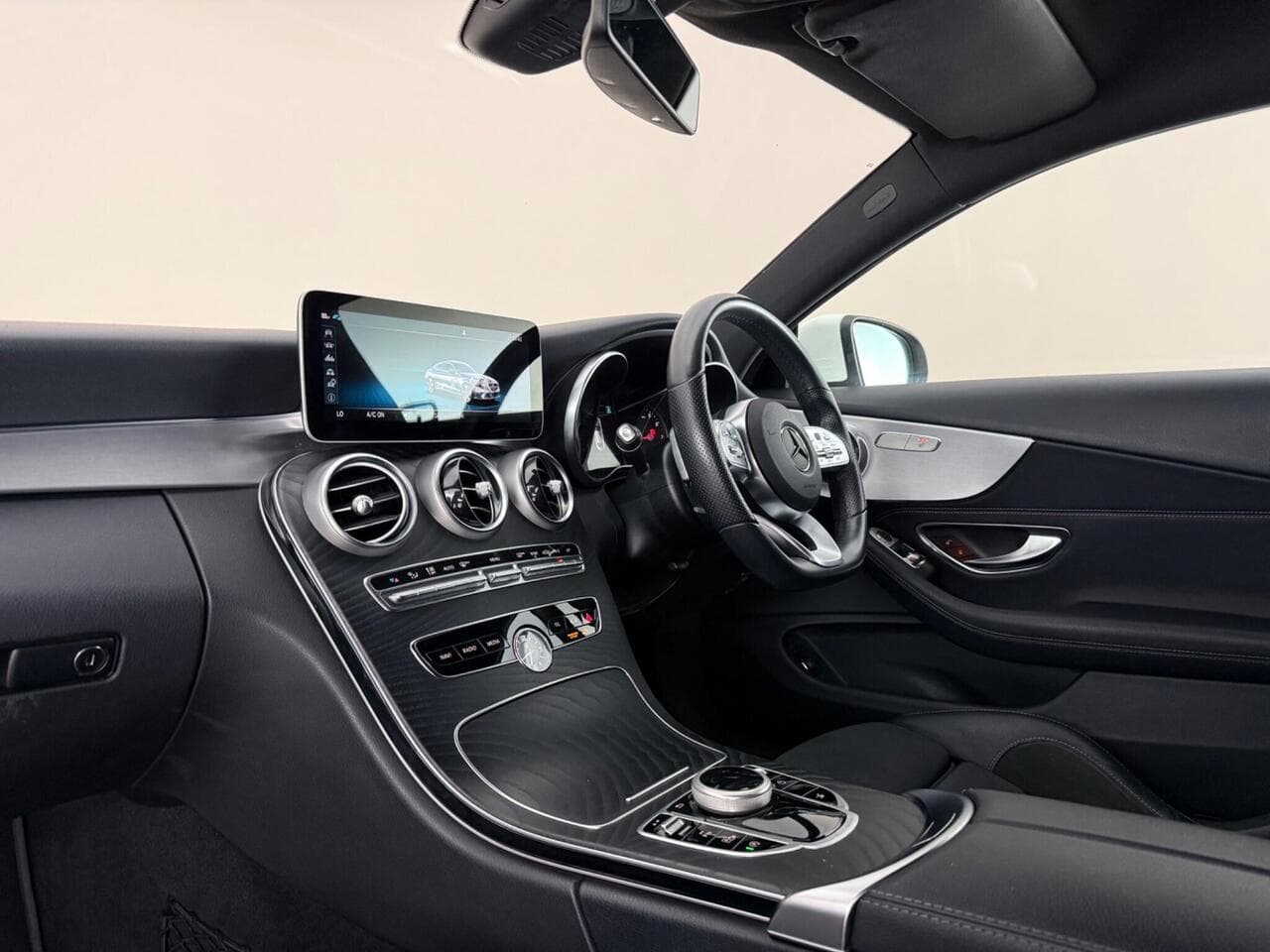 Mercedes-Benz C Class thumbnail Interior Front