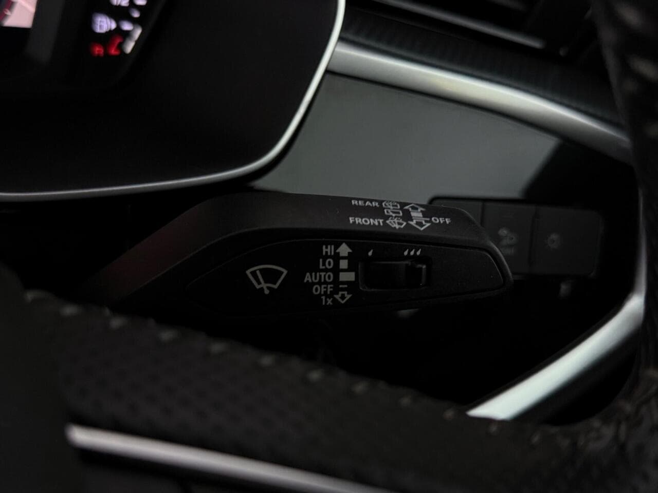 Audi Q3 thumbnail Misc Controls