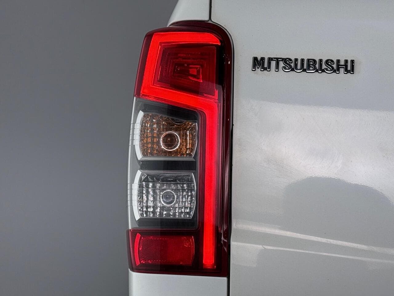 Mitsubishi L200 thumbnail Lights Rear