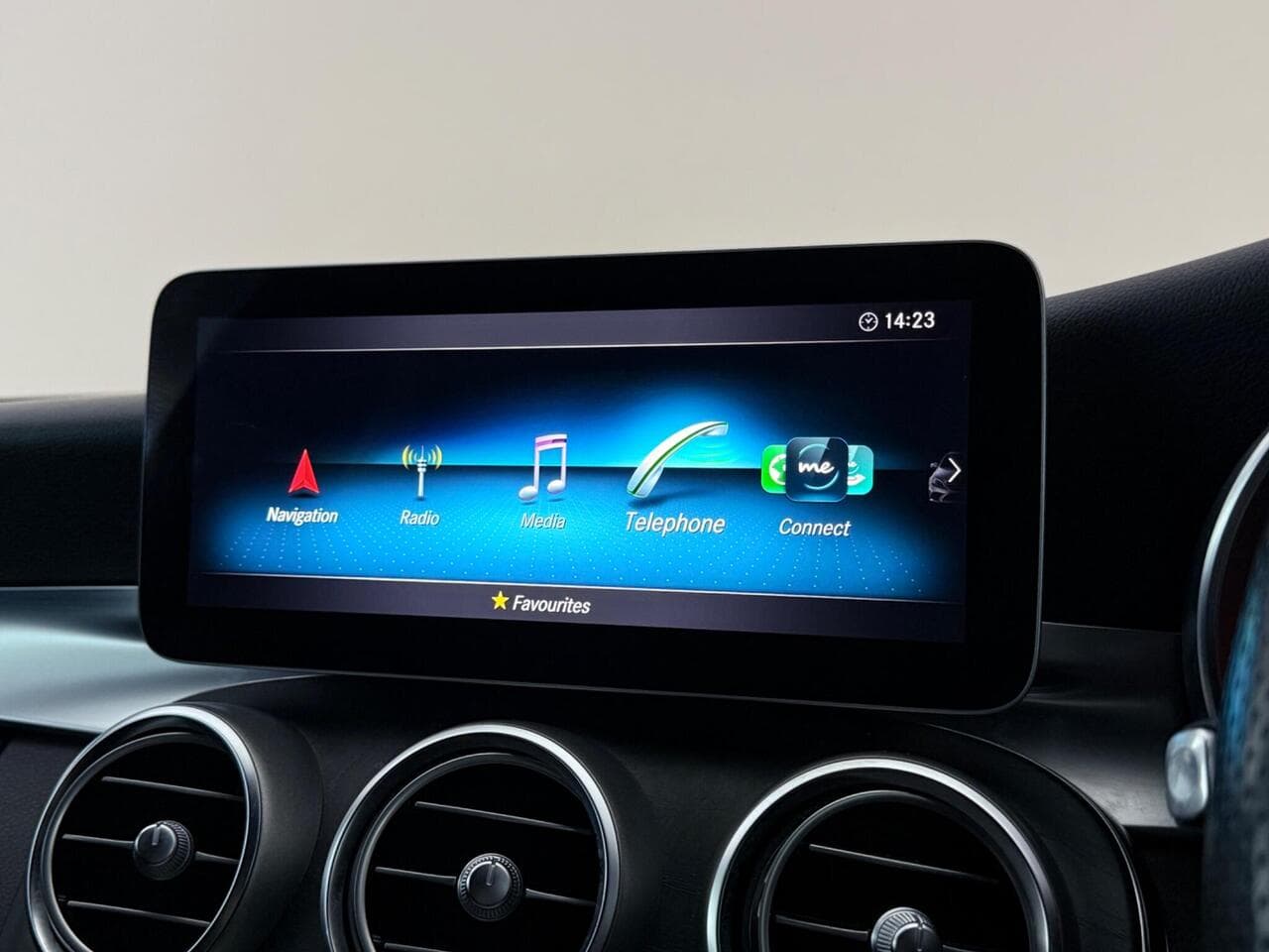 Mercedes-Benz C Class thumbnail Infotainment System