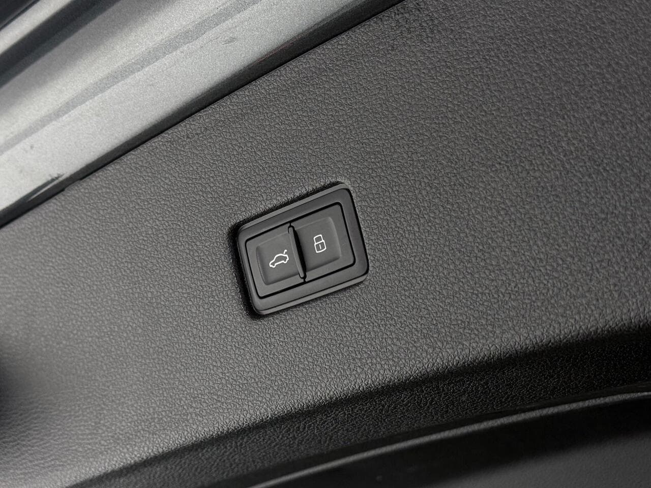 Audi Q8 thumbnail Misc Controls