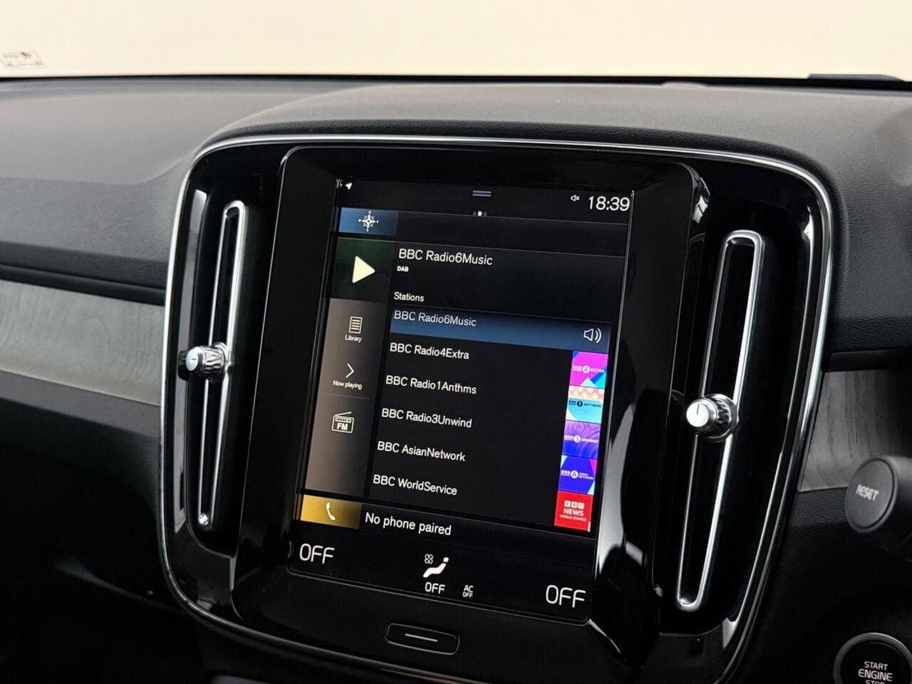Volvo XC40 thumbnail Infotainment System