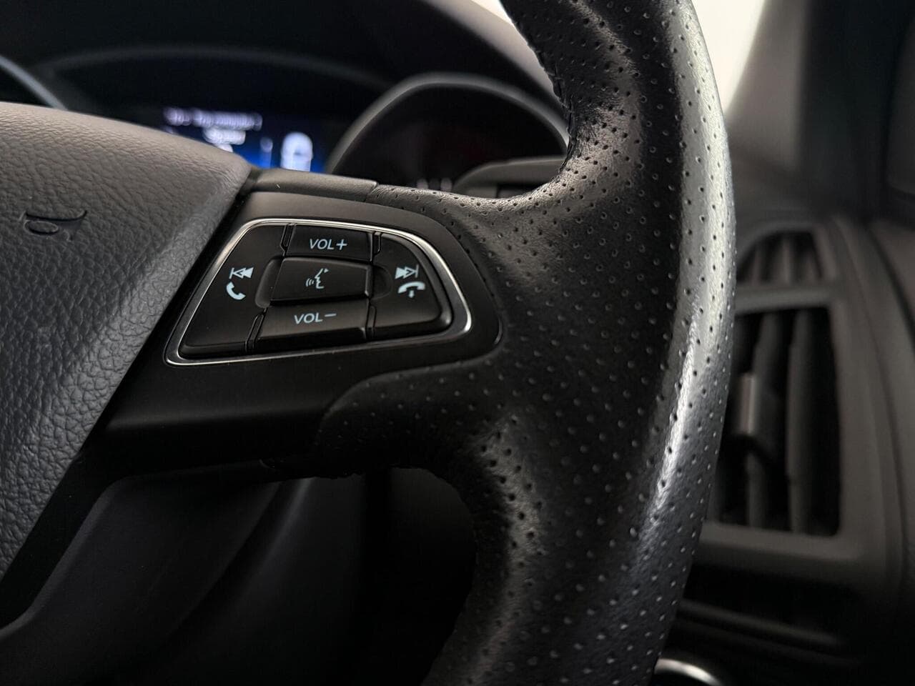 Ford Focus thumbnail Misc Controls