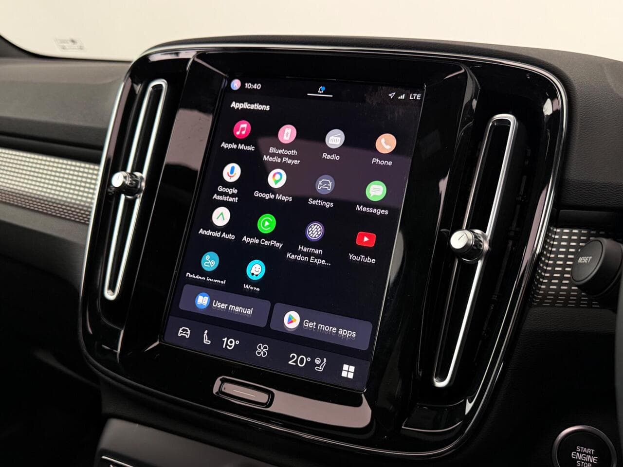 Volvo XC40 thumbnail Infotainment System