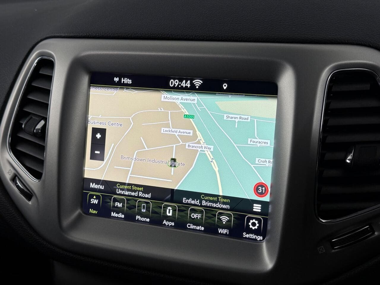 Jeep Compass thumbnail Infotainment System