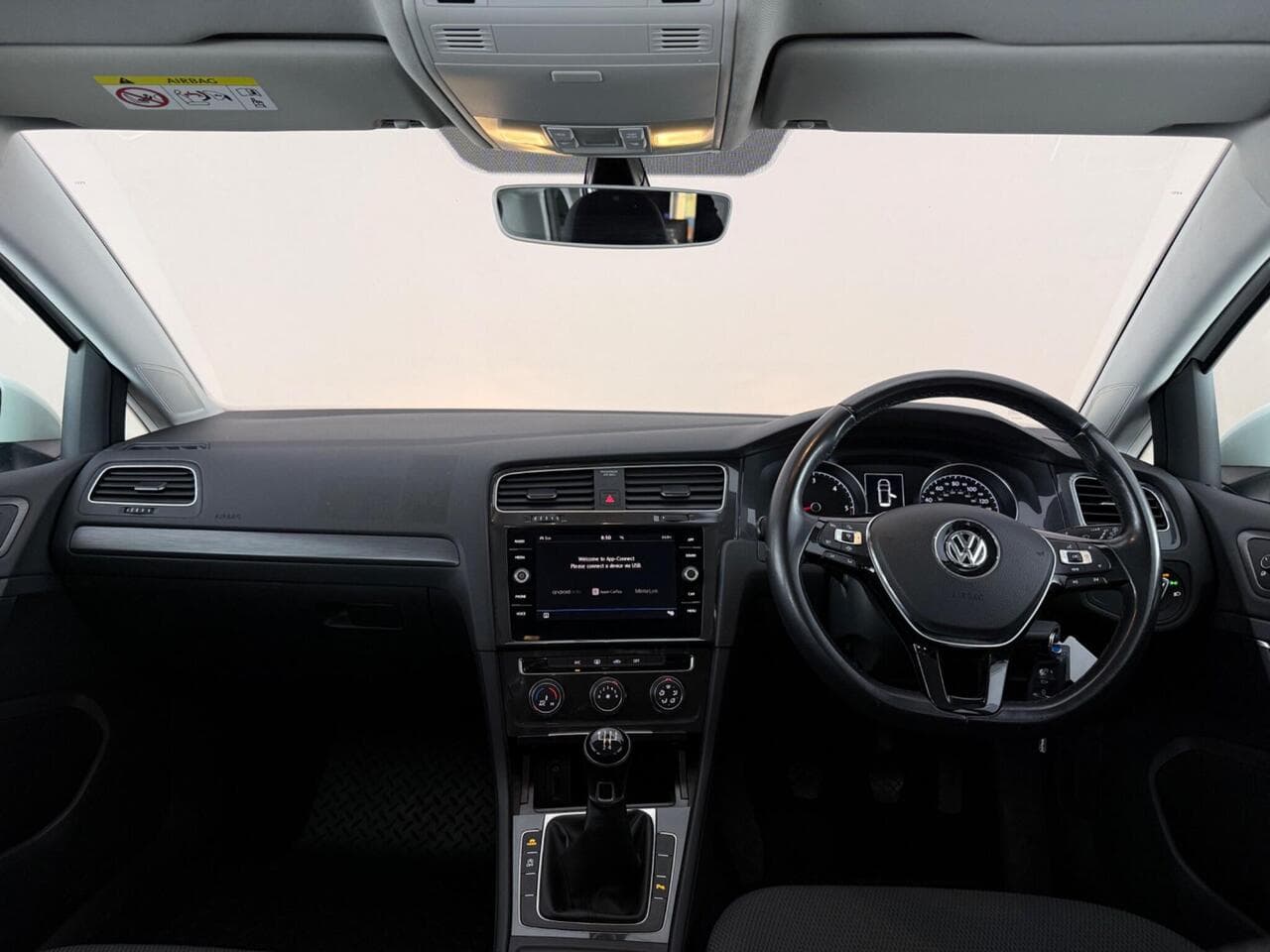 Volkswagen Golf thumbnail Interior Front
