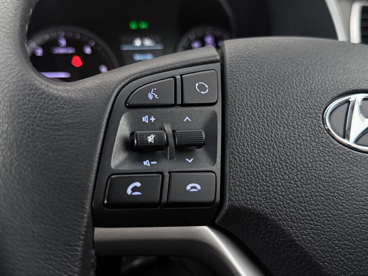 Hyundai TUCSON thumbnail Misc Controls