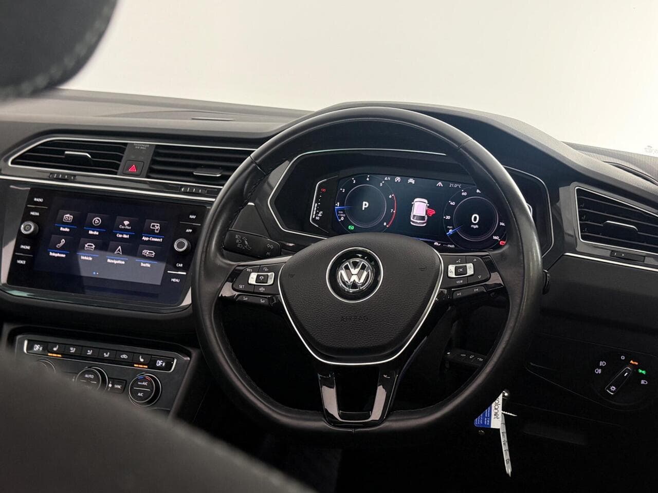 Volkswagen Tiguan thumbnail Steering Wheel