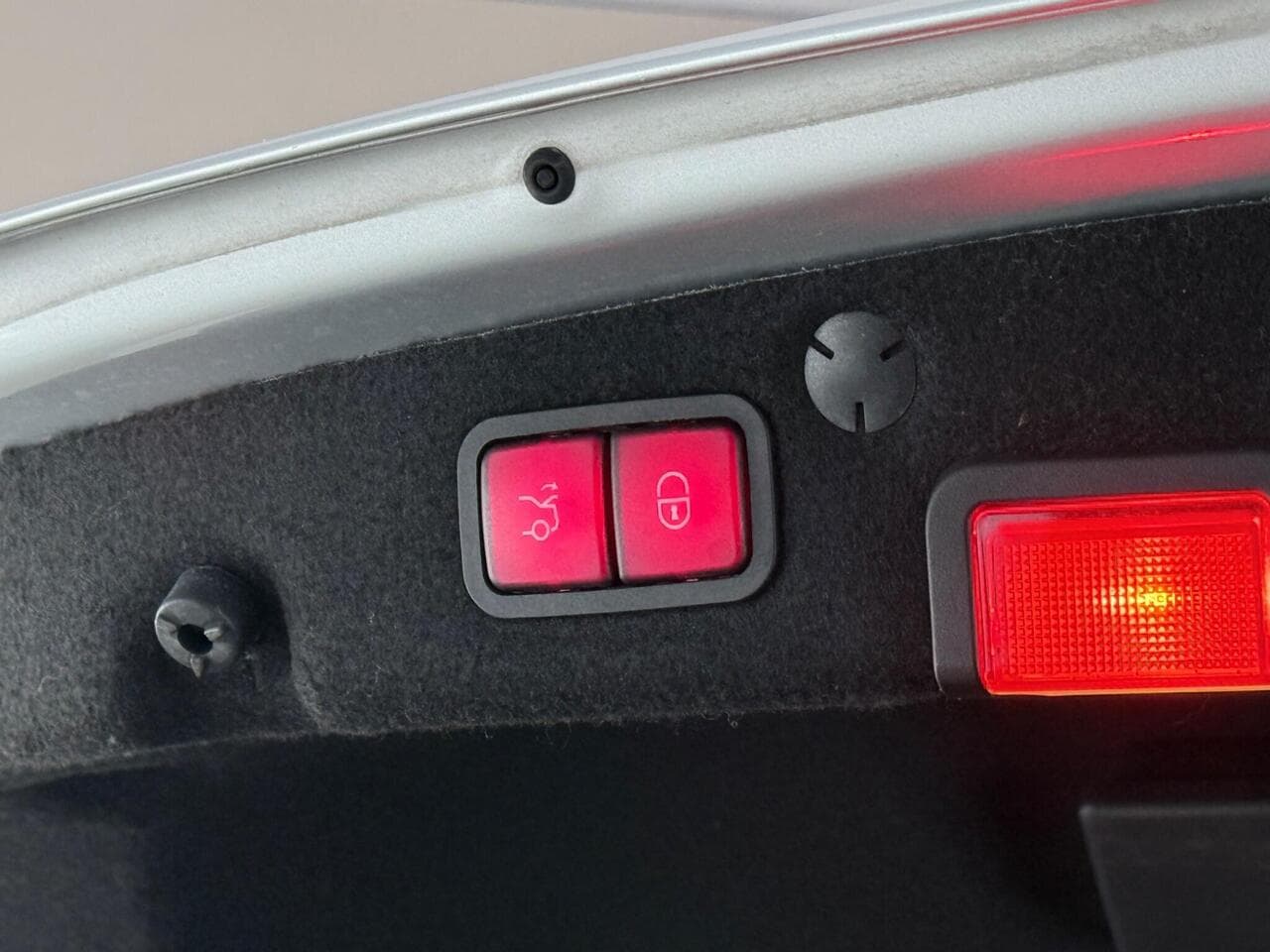 Mercedes-Benz C Class thumbnail Misc Controls