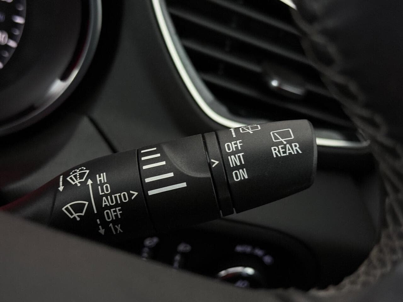 Vauxhall Grandland X thumbnail Misc Controls