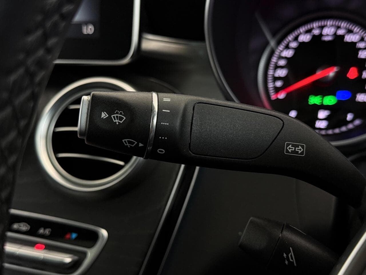 Mercedes-Benz C Class thumbnail Misc Controls