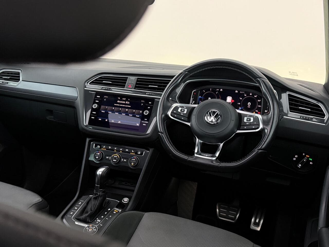 Volkswagen Tiguan thumbnail Interior Front