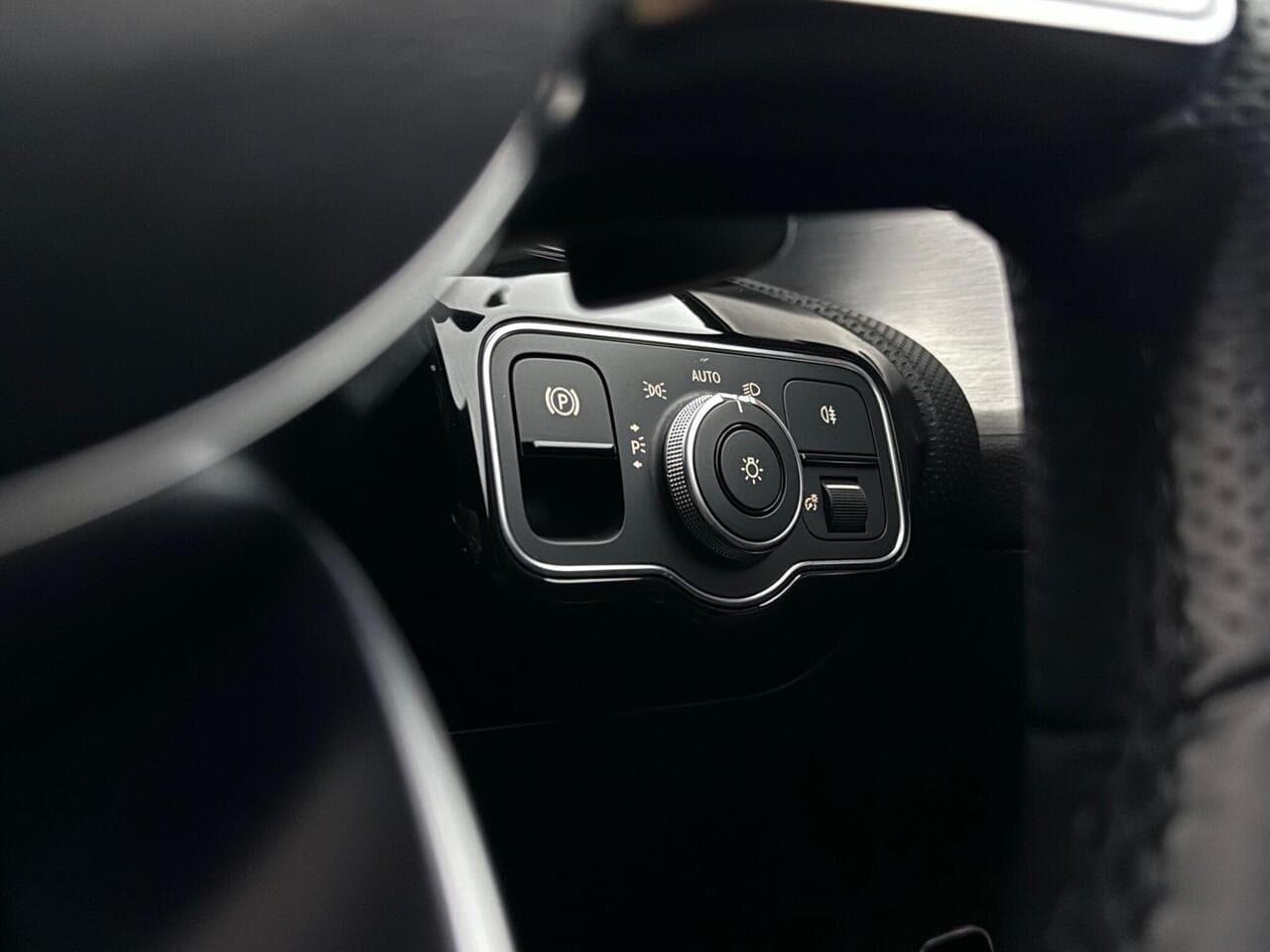 Mercedes-Benz CLA thumbnail Misc Controls