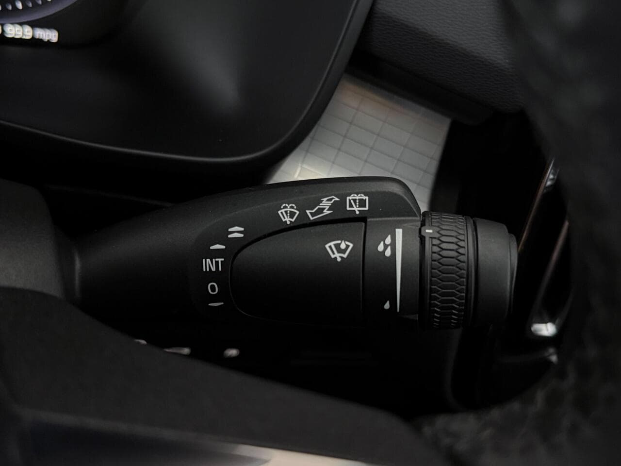 Volvo XC40 thumbnail Misc Controls