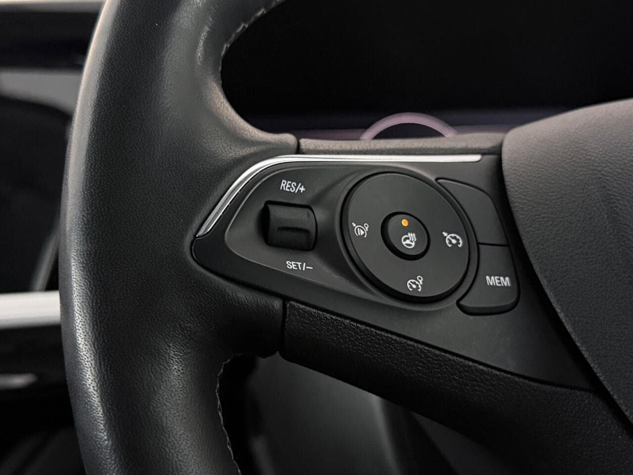 Vauxhall Grandland thumbnail Misc Controls