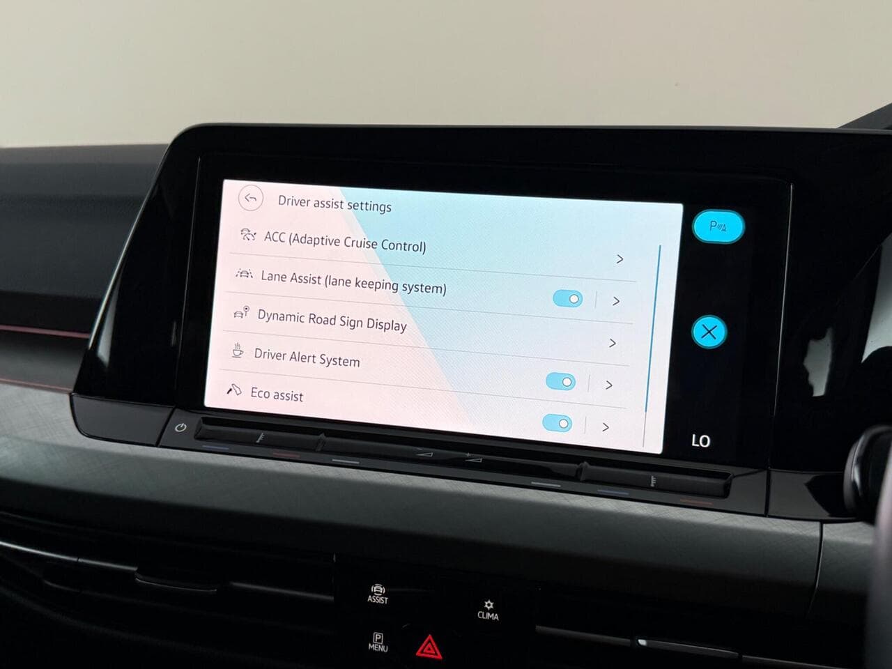 Volkswagen Golf thumbnail Infotainment System